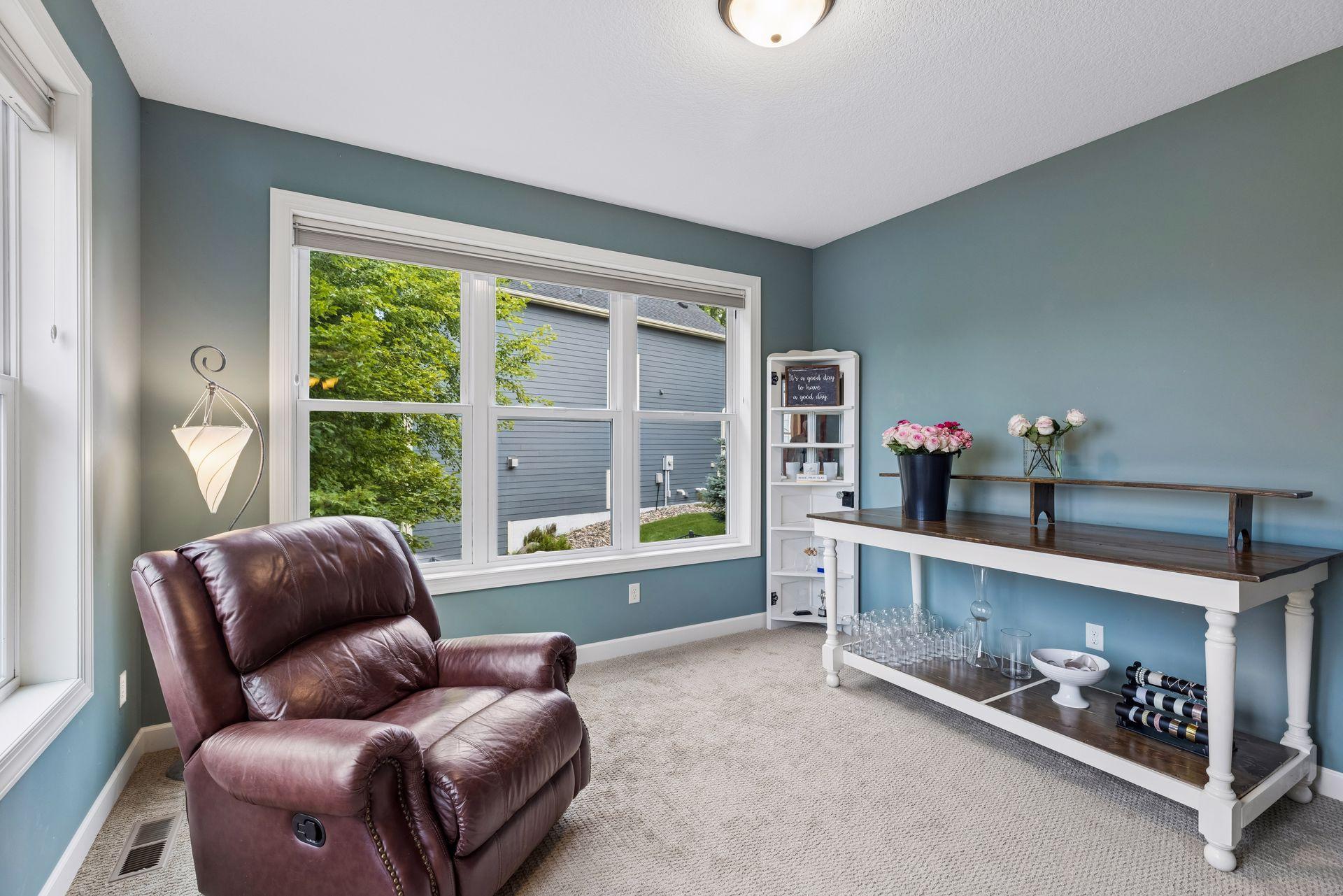 Main floor sun room / flex room
