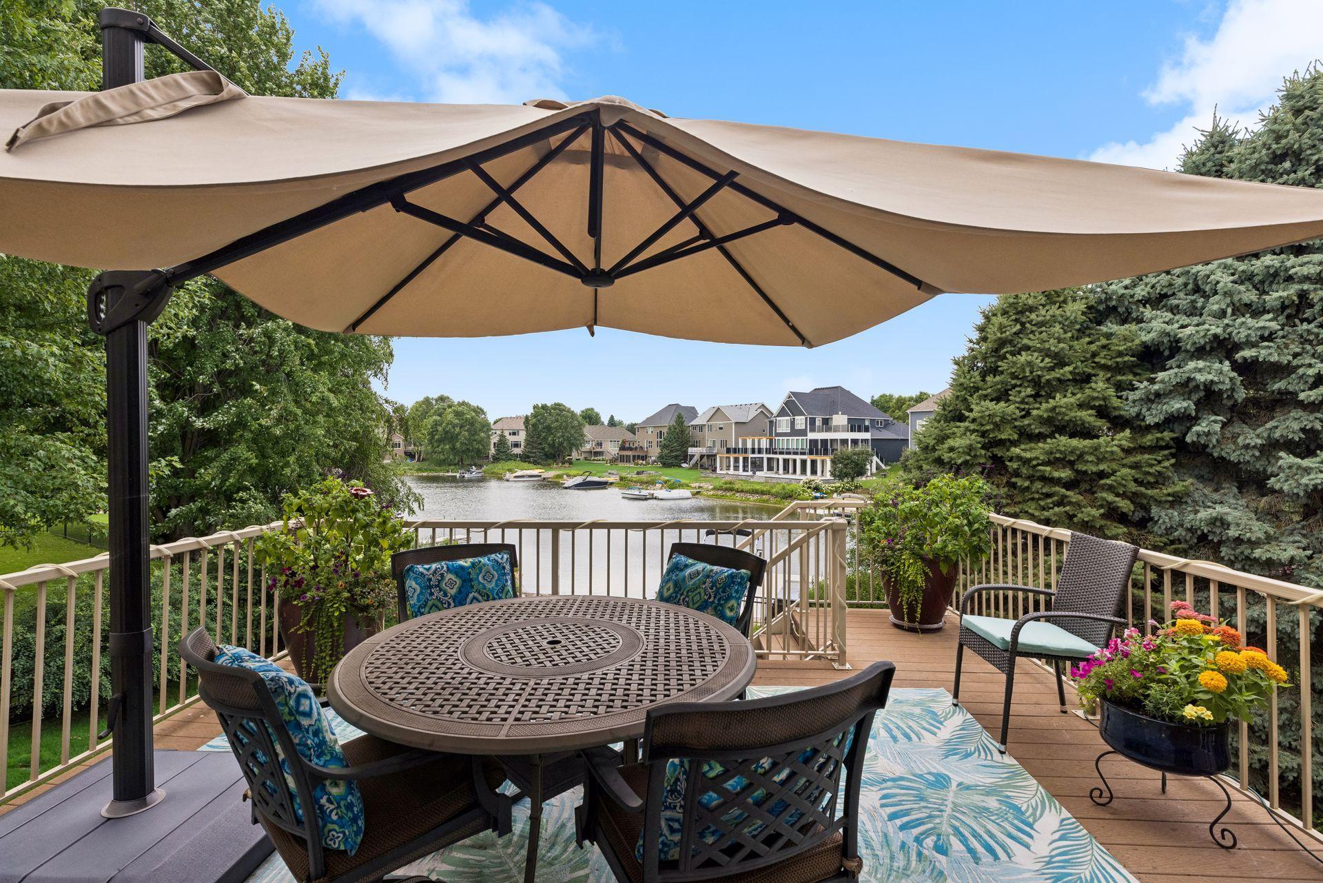 Ideal entertaining spot on the maintenance-free deck