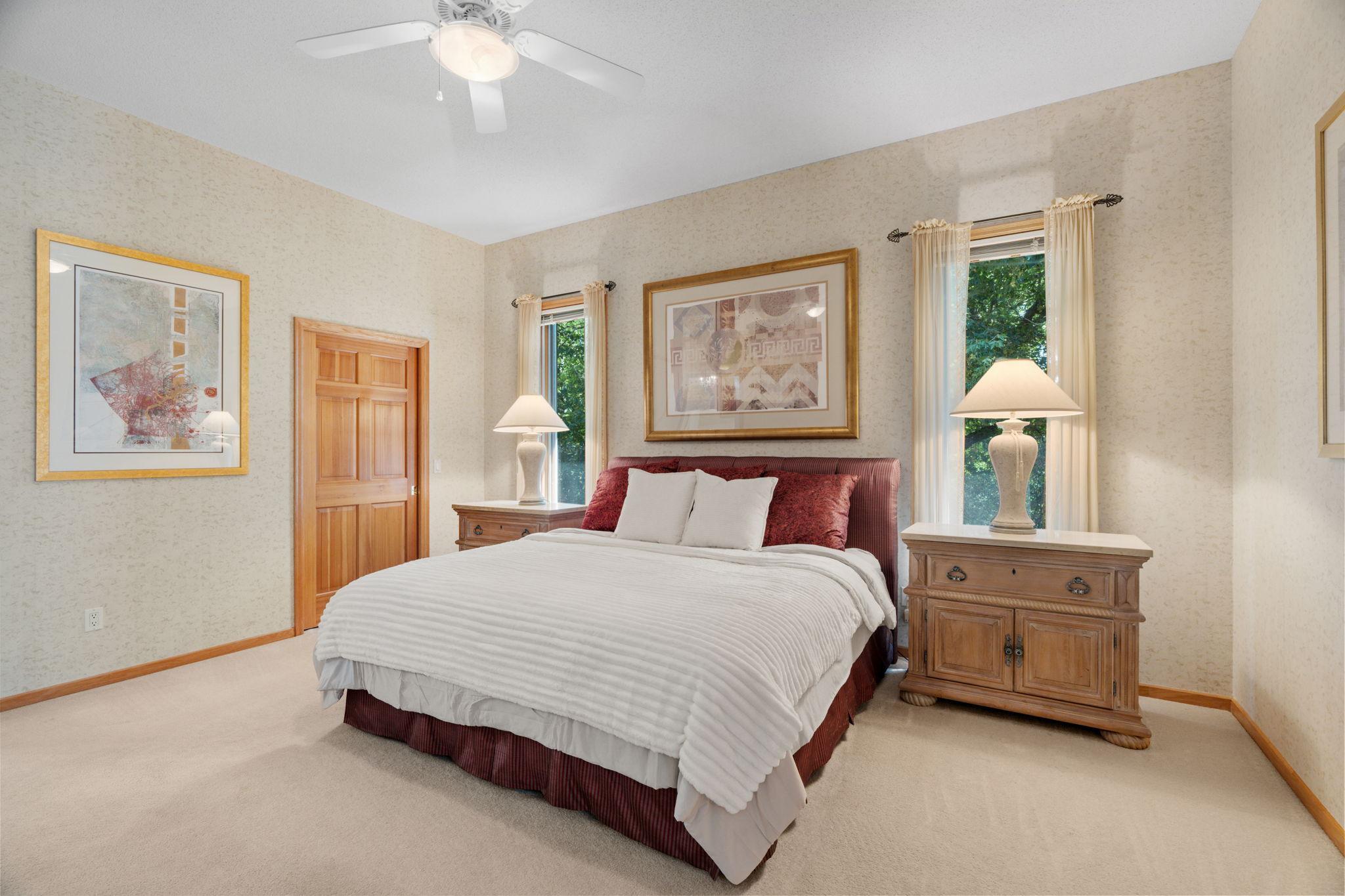 40-web-or-mls-8975 Hunters Way-40.jpg