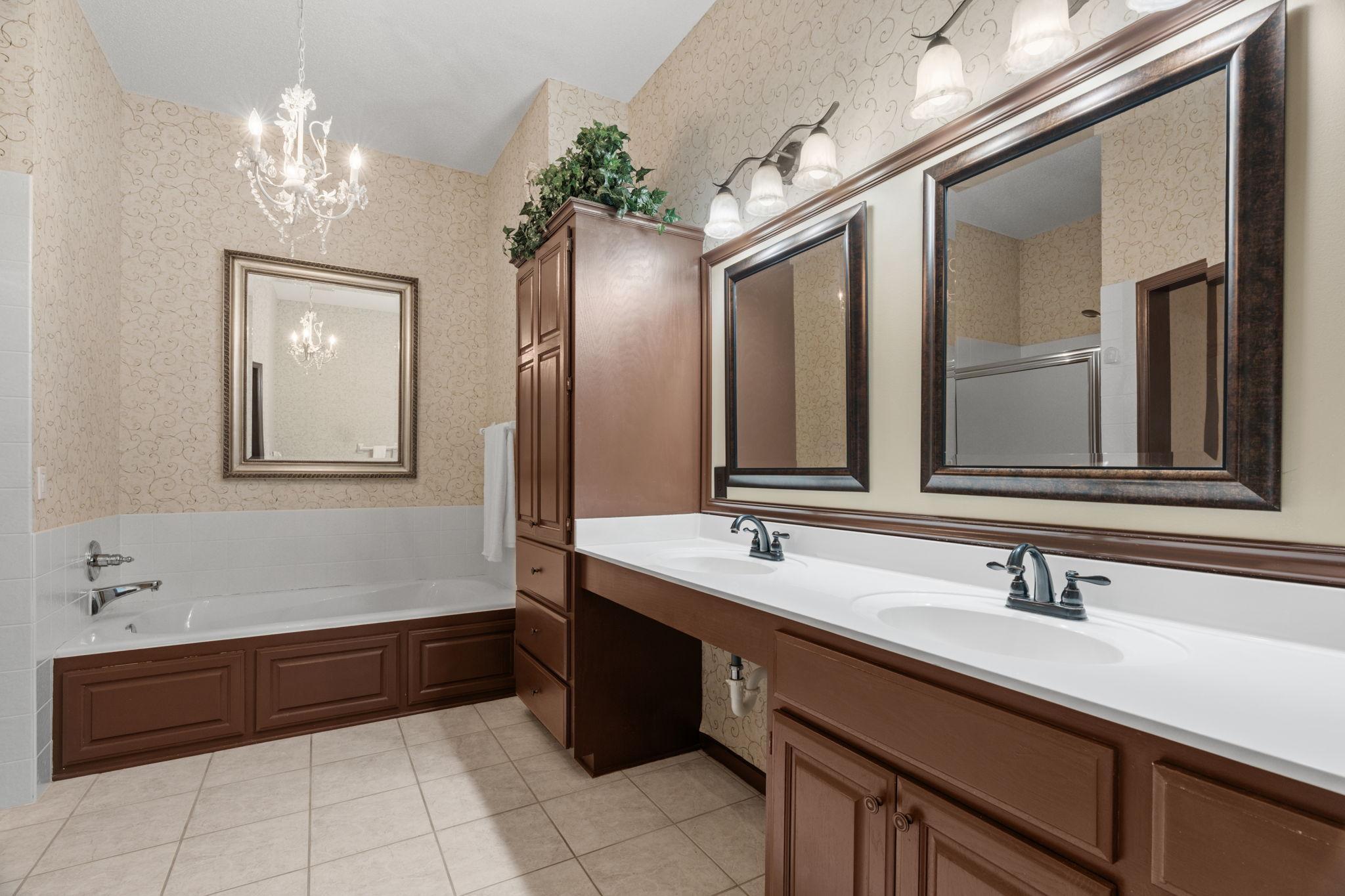 48-web-or-mls-8975 Hunters Way-48.jpg