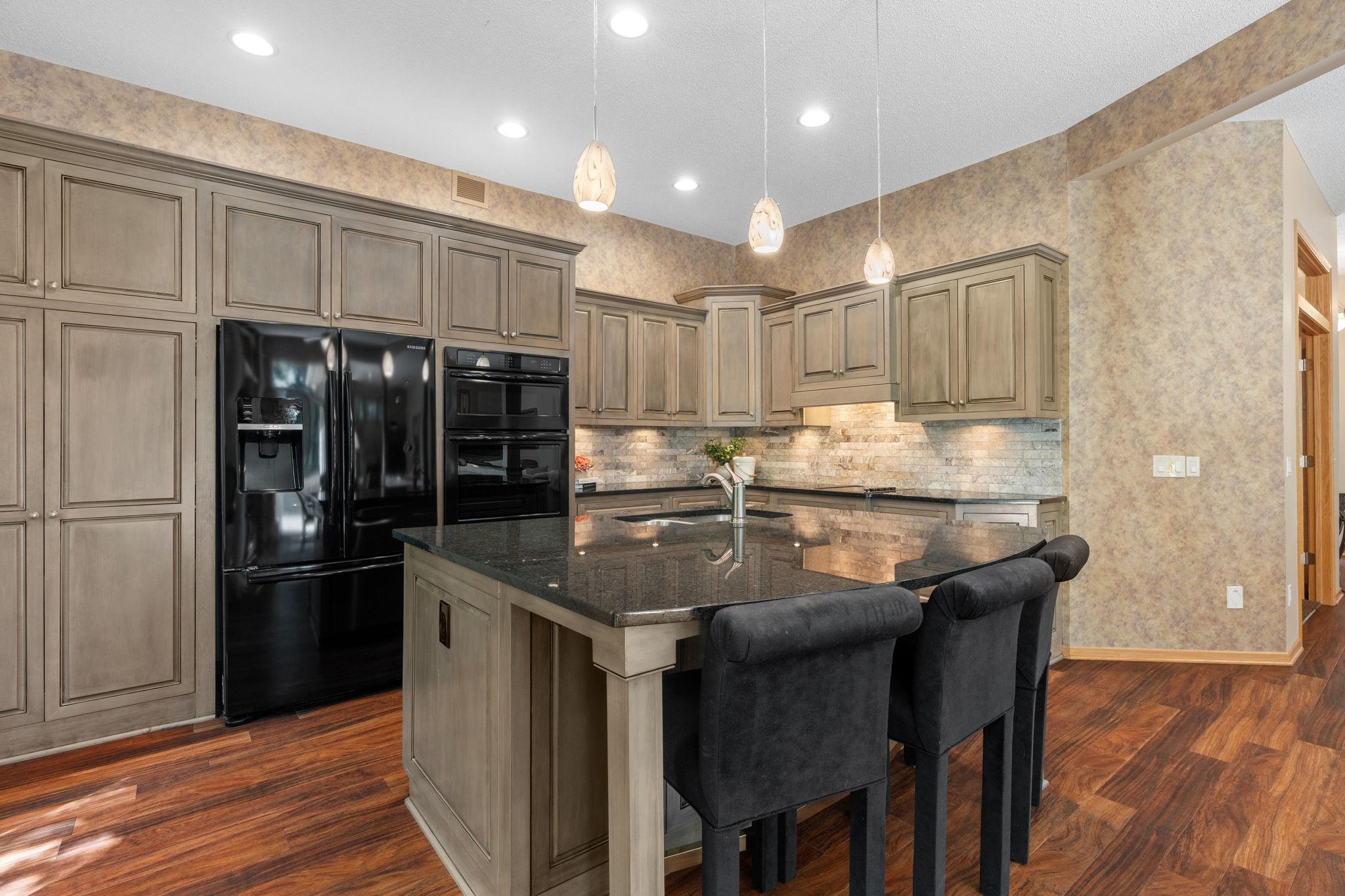 34-web-or-mls-8975 Hunters Way-34.jpg