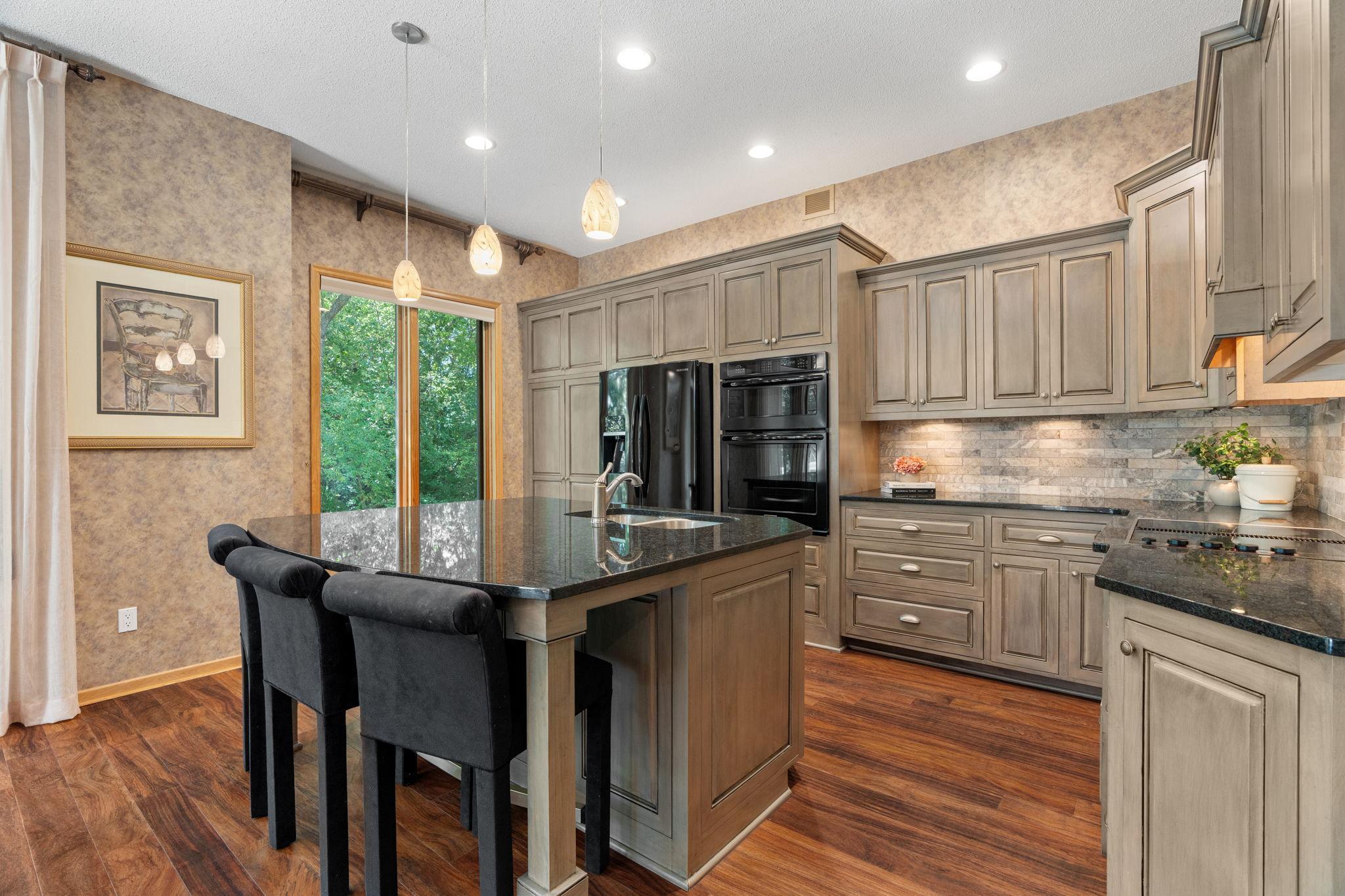 33-web-or-mls-8975 Hunters Way-33.jpg