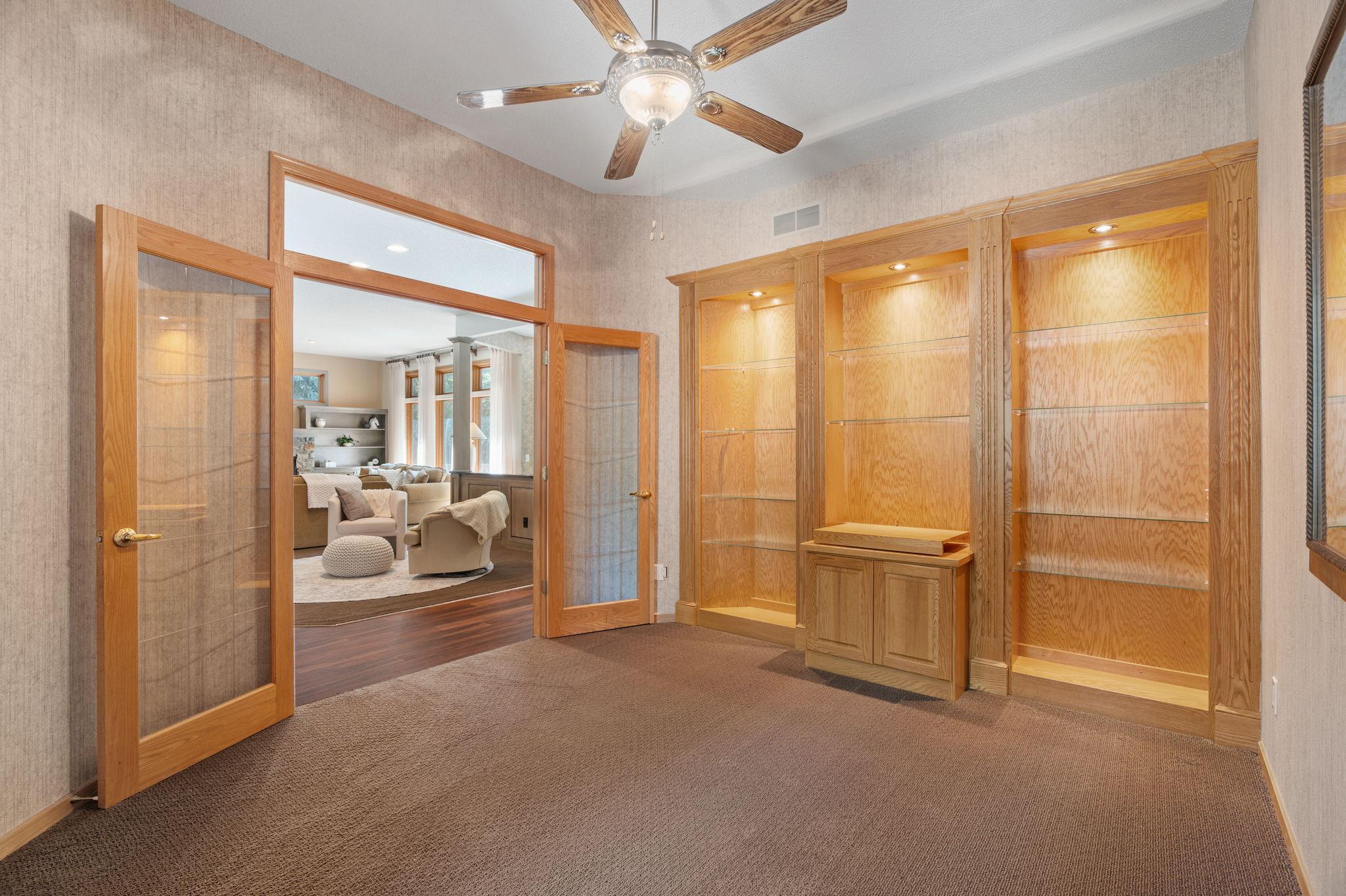 39-web-or-mls-8975 Hunters Way-39.jpg