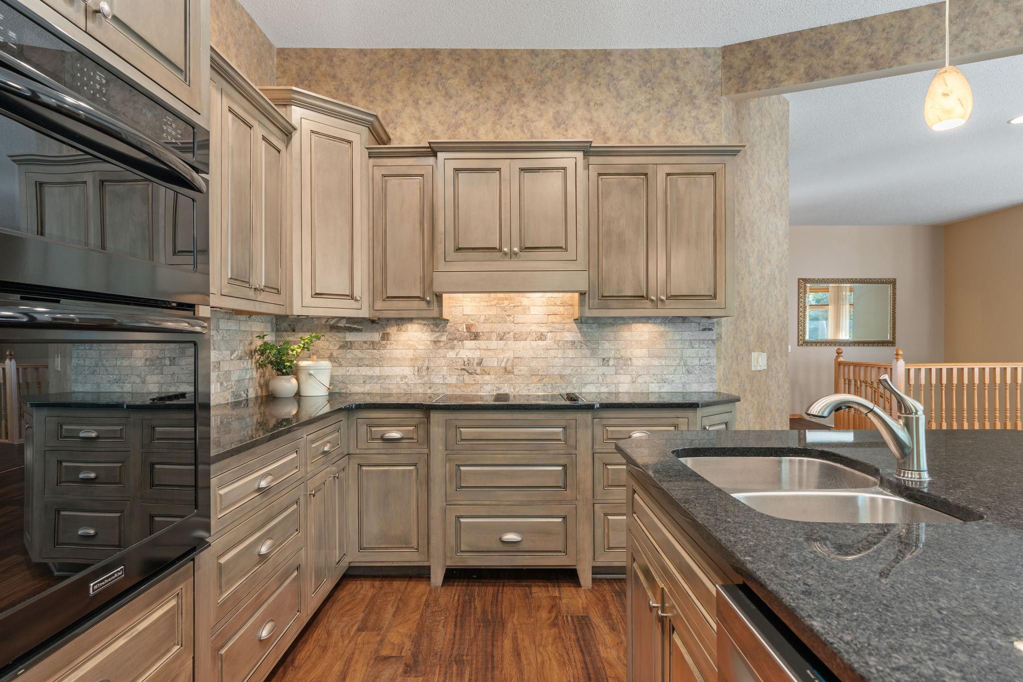 36-web-or-mls-8975 Hunters Way-36.jpg