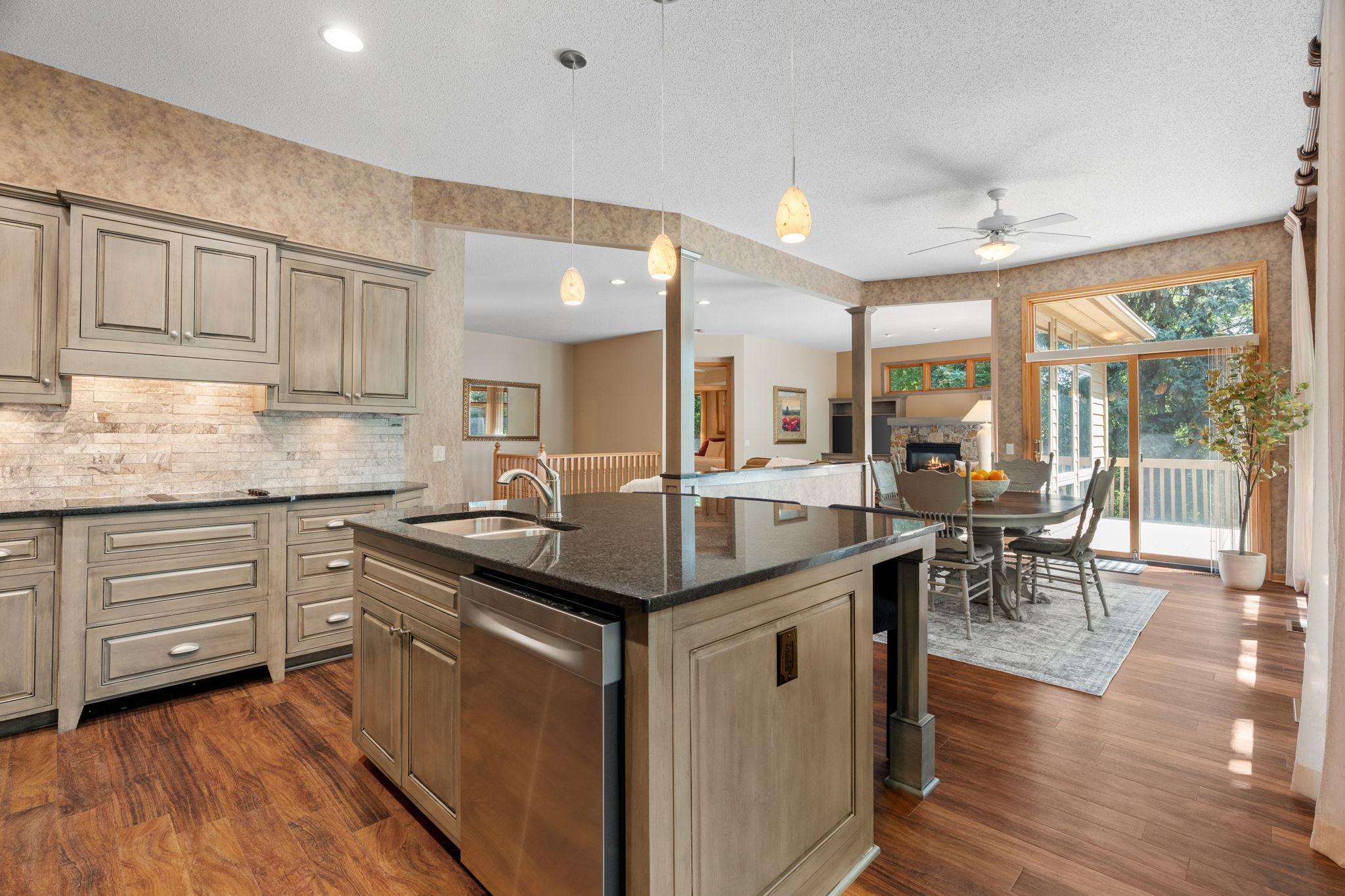 35-web-or-mls-8975 Hunters Way-35.jpg