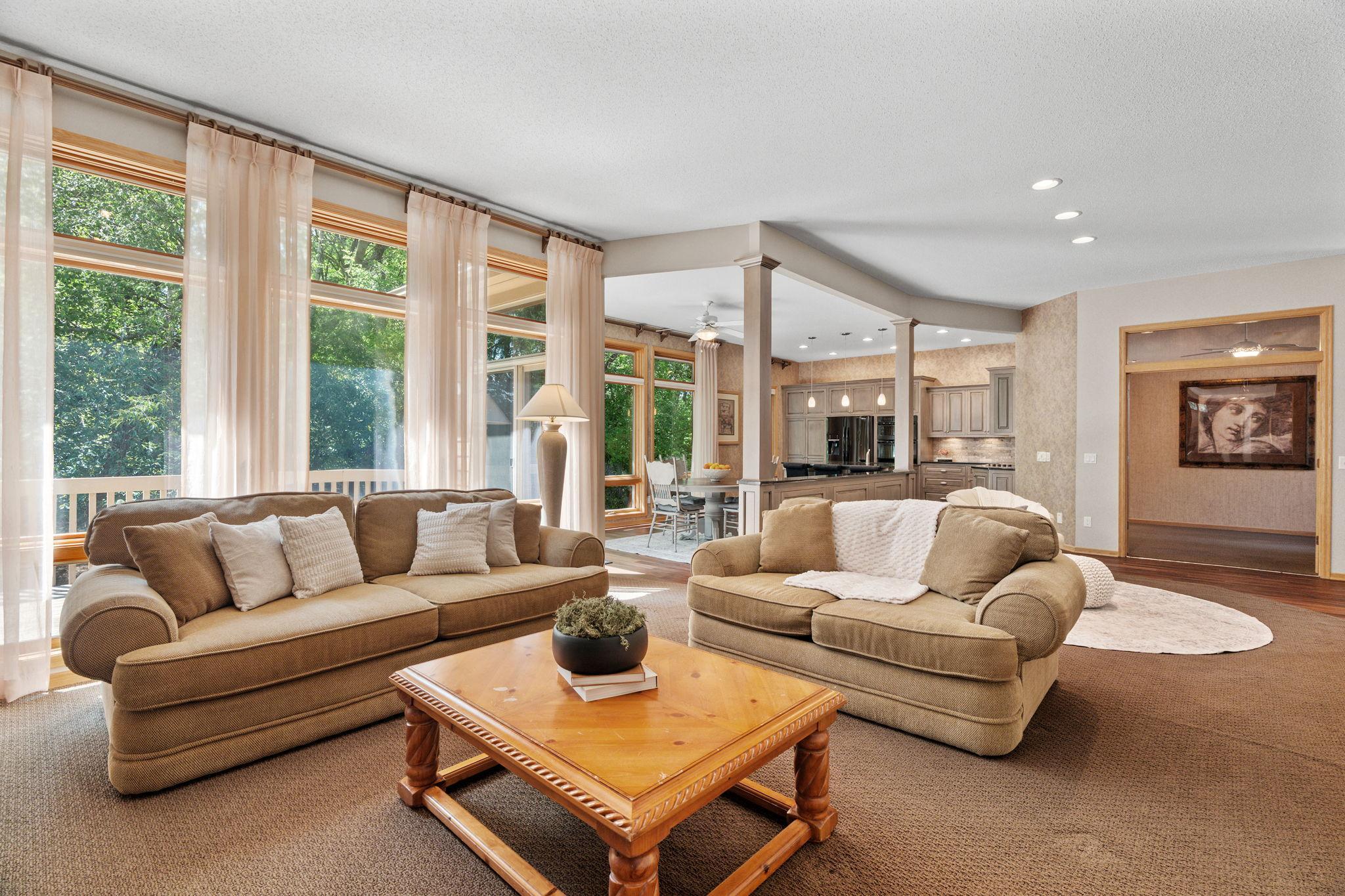 28-web-or-mls-8975 Hunters Way-28.jpg