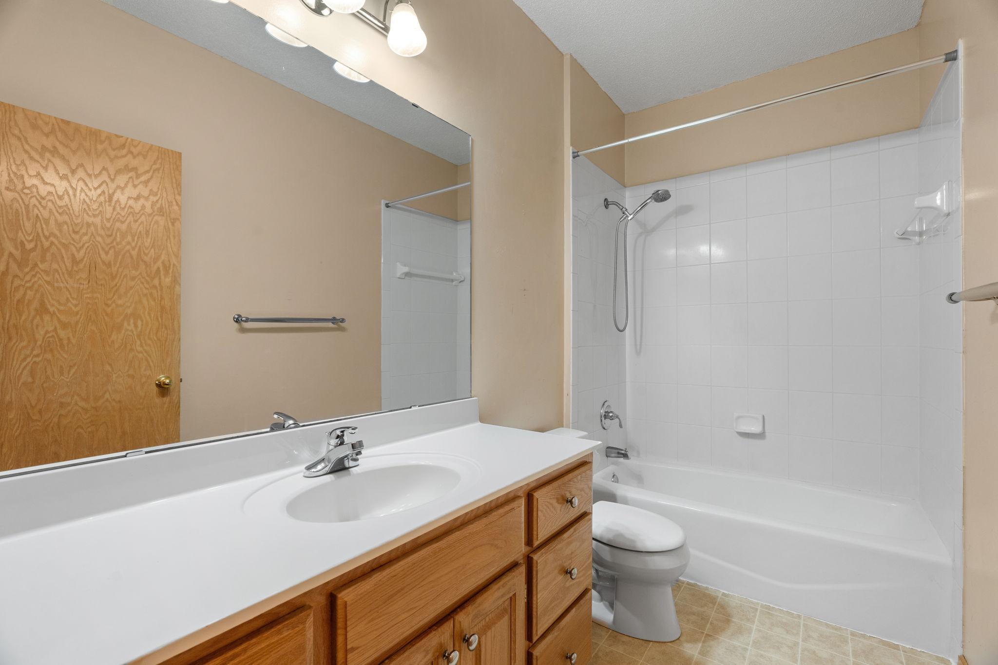 63-web-or-mls-8975 Hunters Way-63.jpg