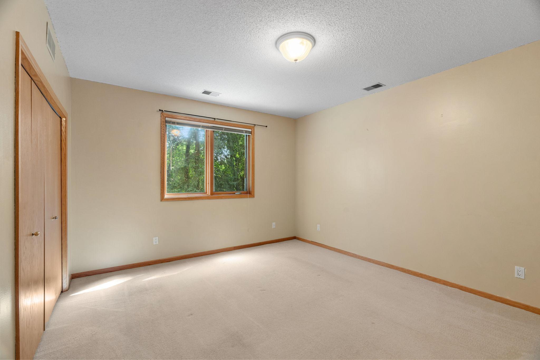 59-web-or-mls-8975 Hunters Way-59.jpg