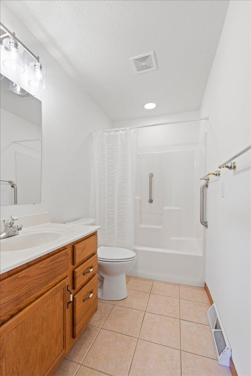 Full bathroom on main