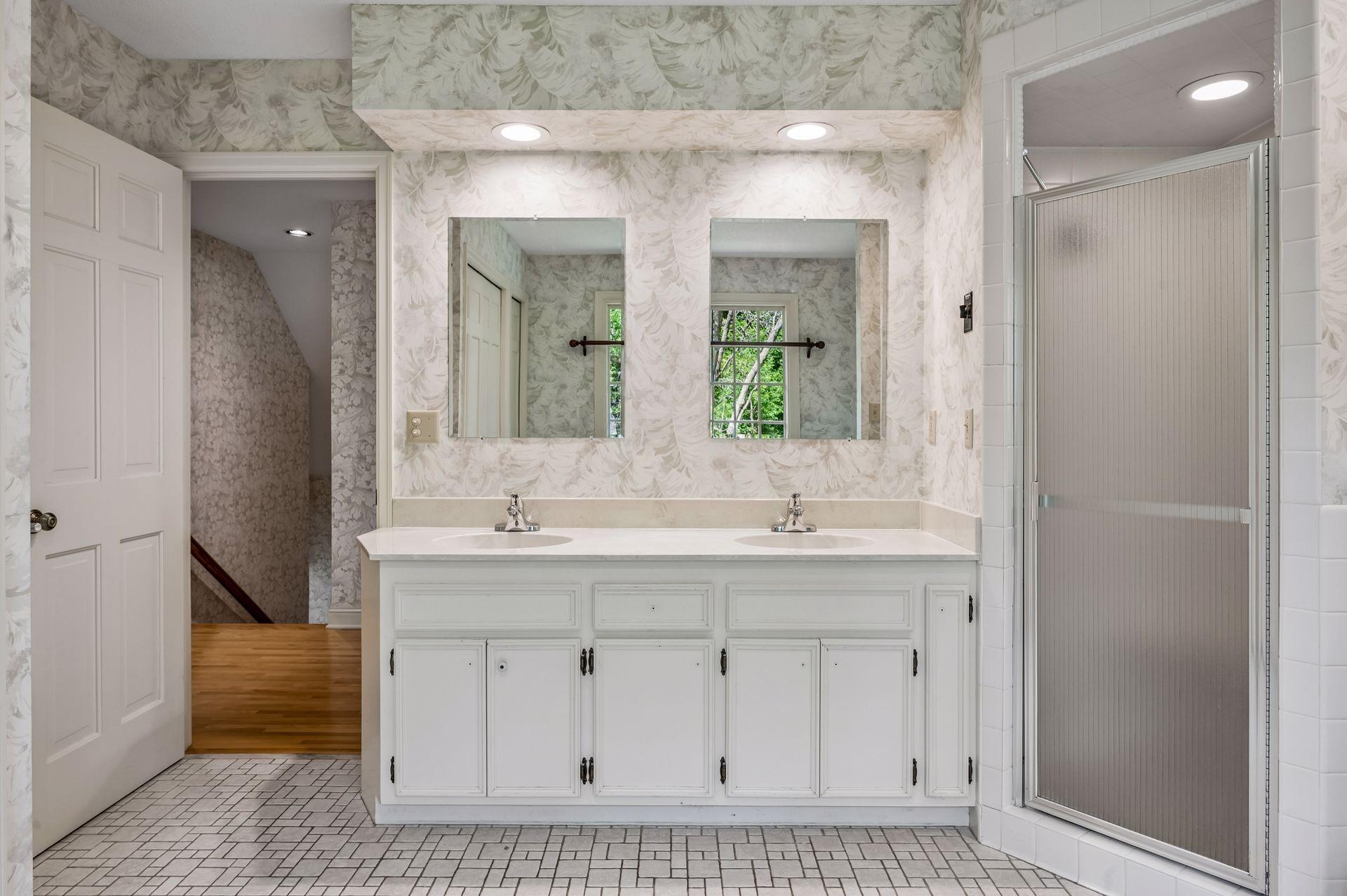 Upper full bath