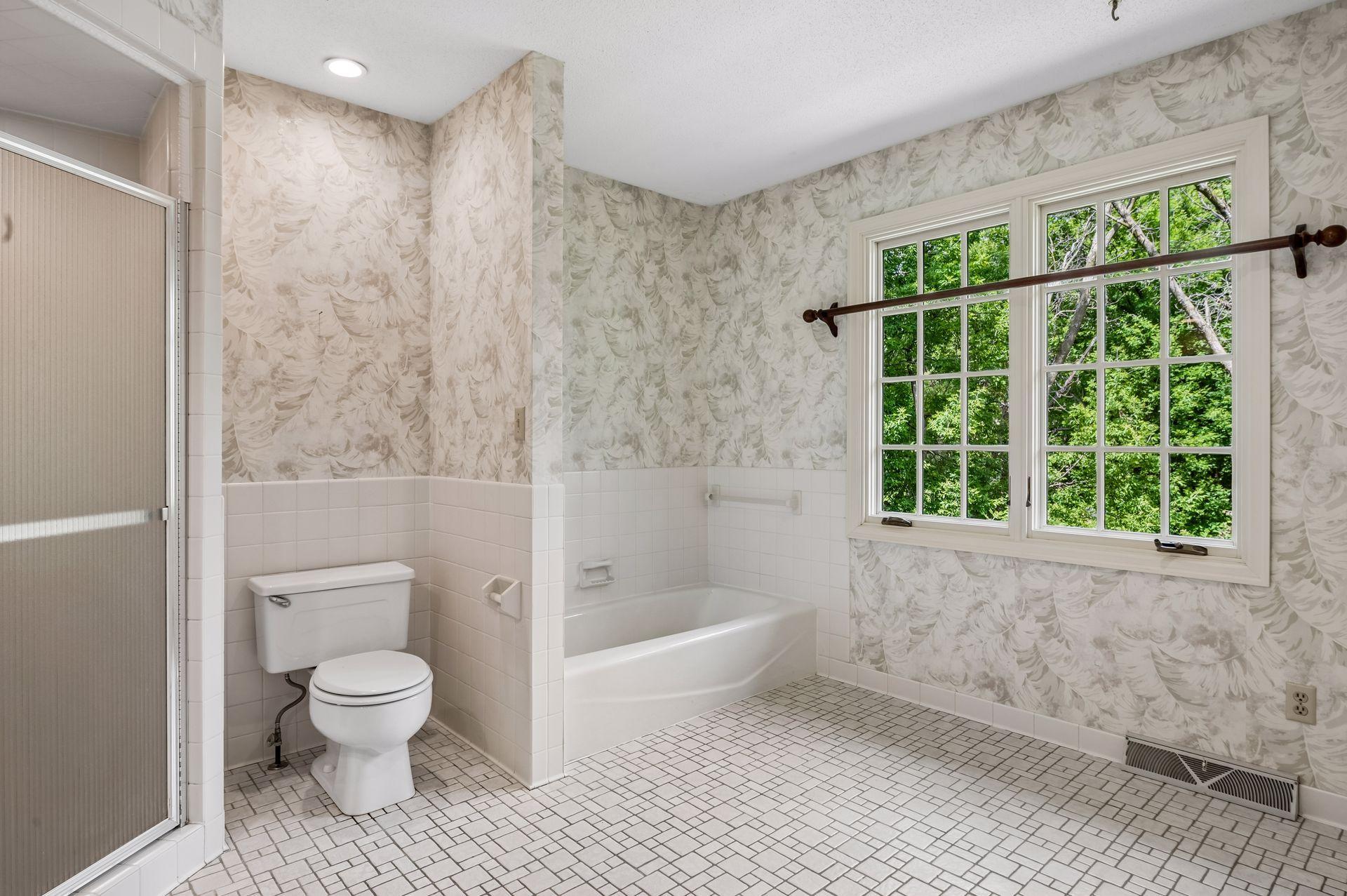 Large upper full bath with tub/shower/double sinks/huge closets