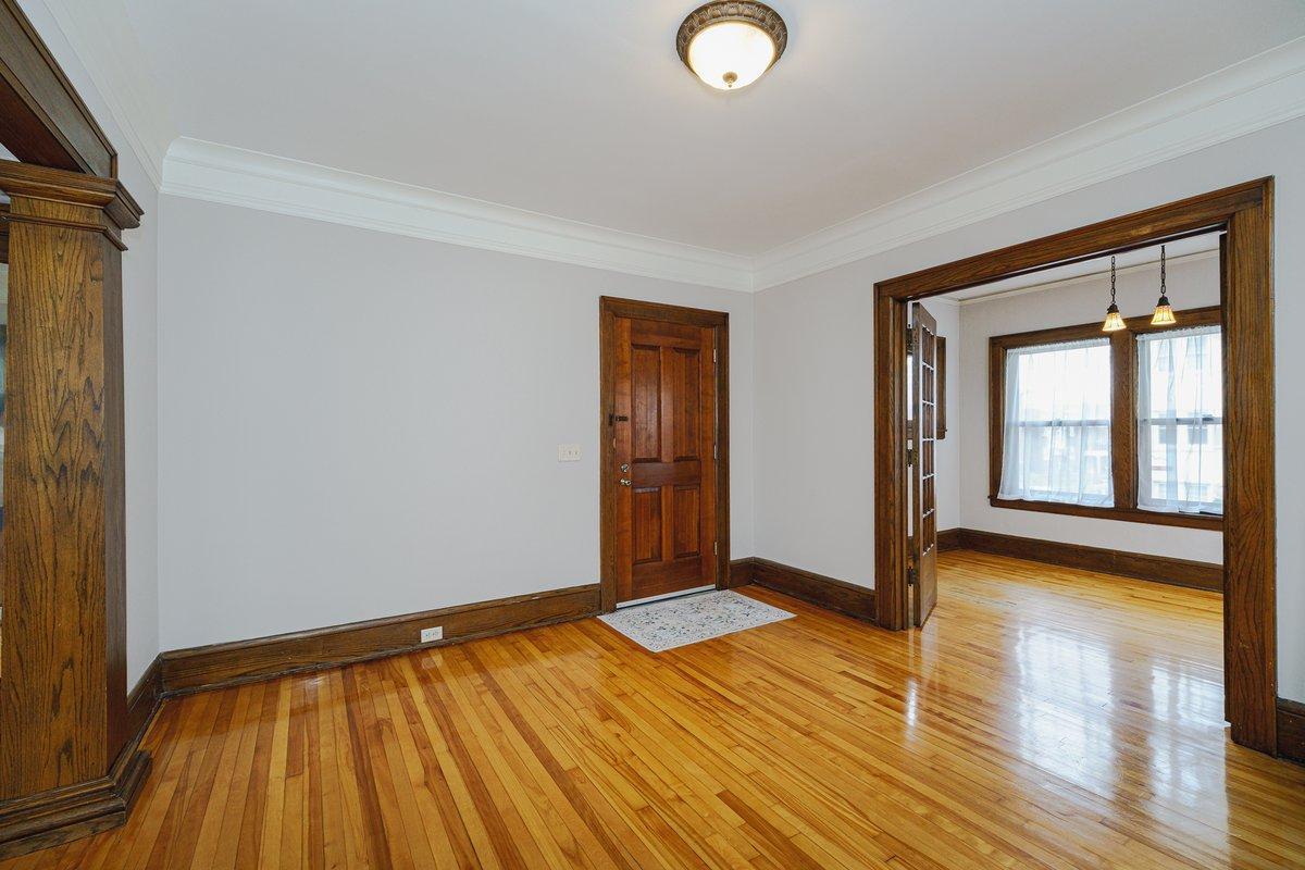 Living Room.jpg