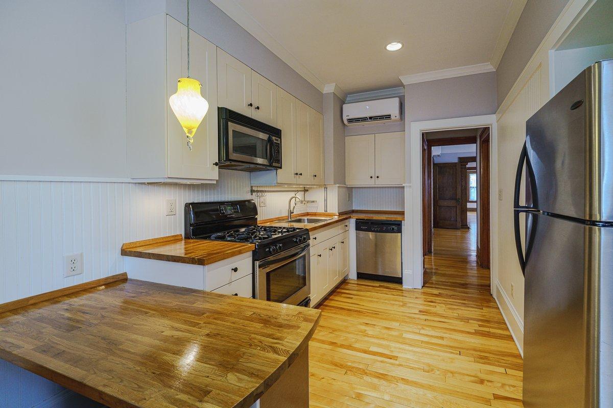 Kitchen 2.jpg