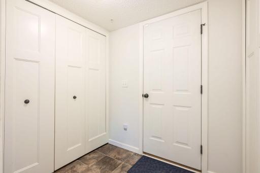 54-web-or-mls-8341 Norwood Interior-52.jpg