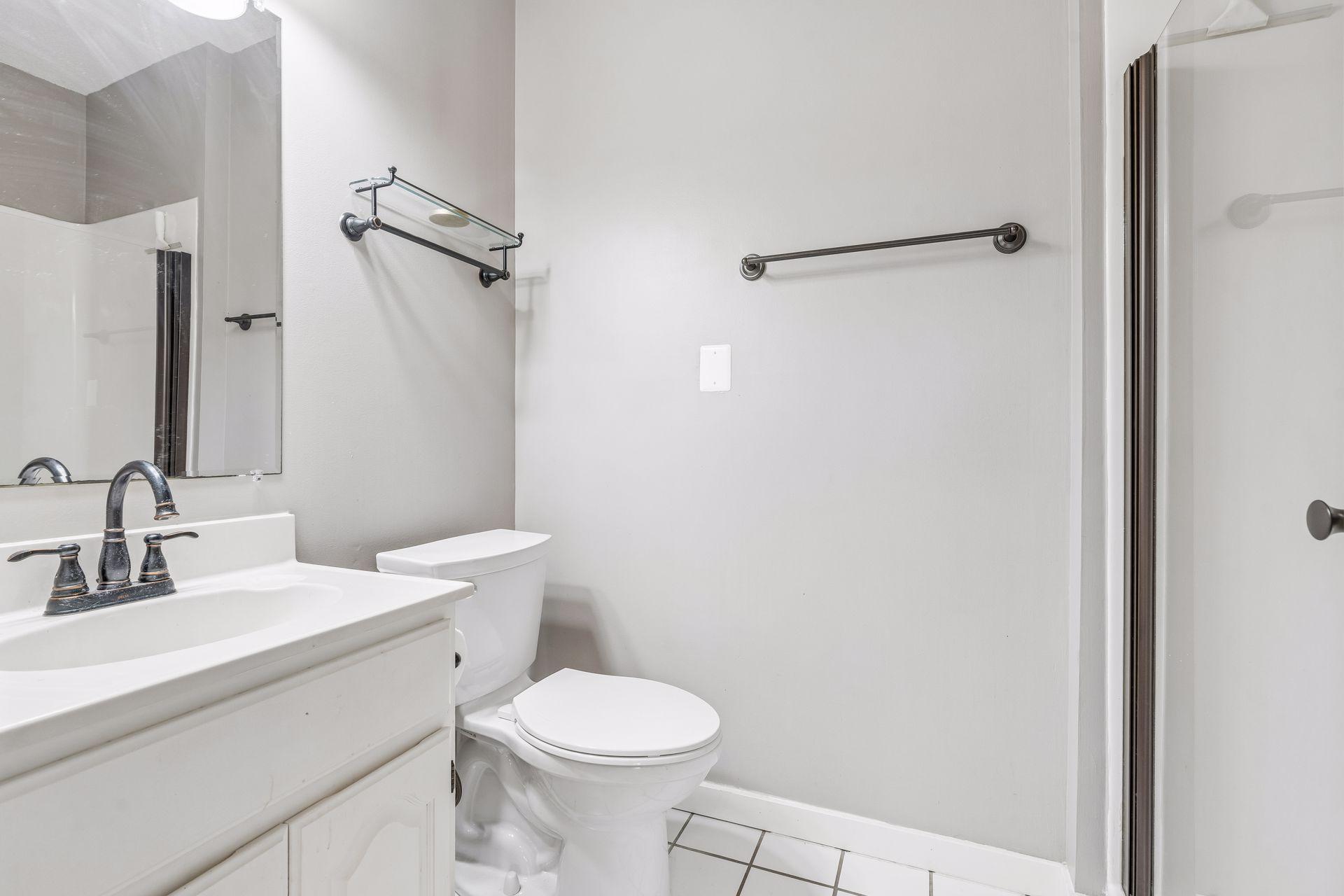 Lower level 3/4 bathroom
