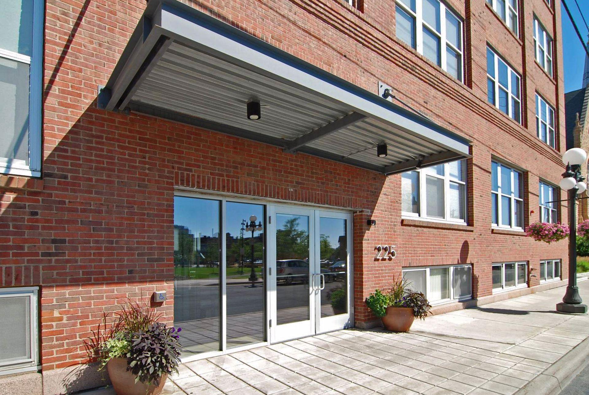 Secured entry - vistors can be let in by owners
