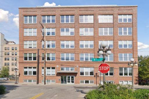 Great location walking distance to the Farmers market - a park right across the street in addition to loft owned outdoor space