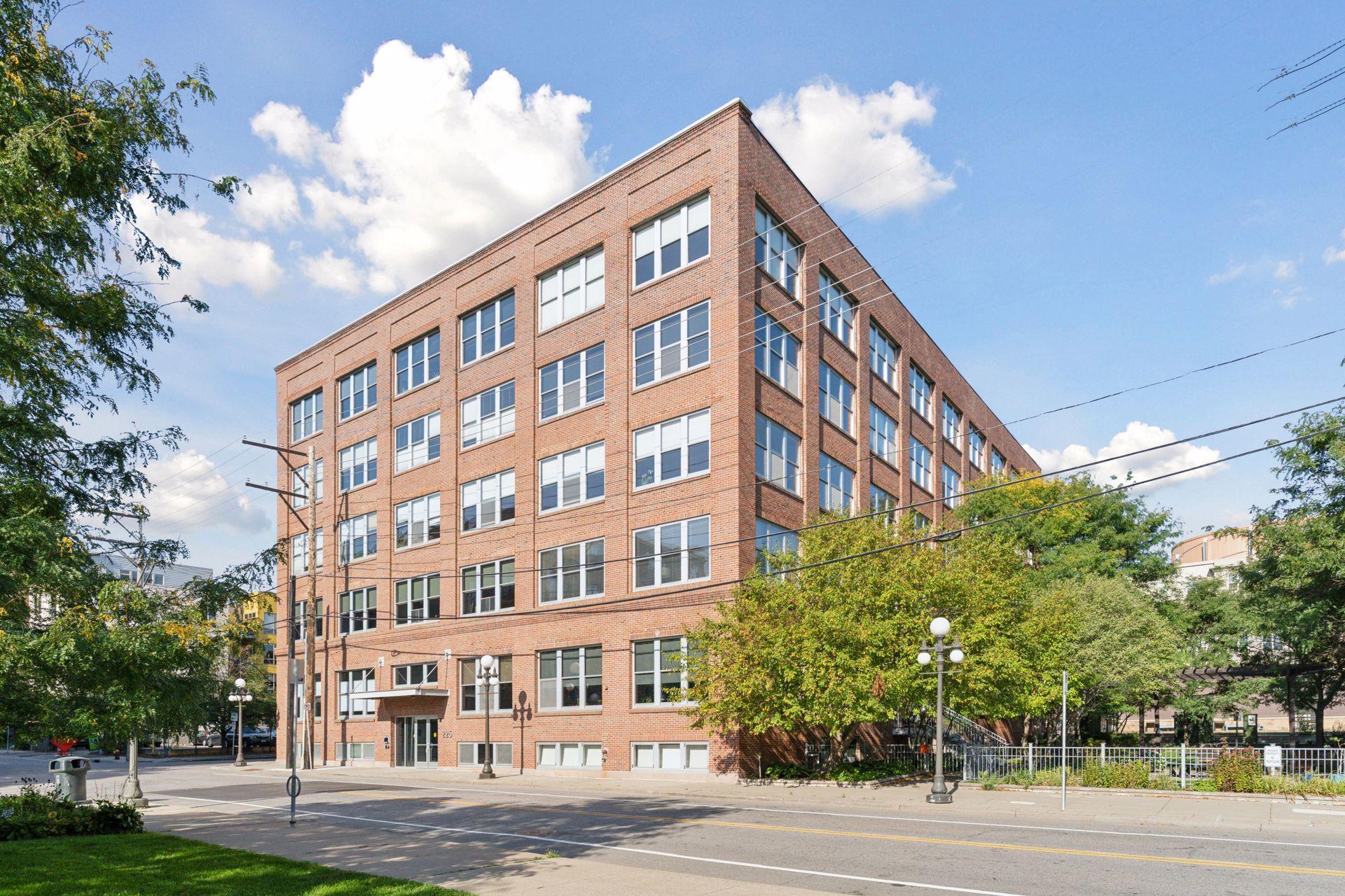 Ideally located in a great downtown location and offers a secure building and fenced side yard