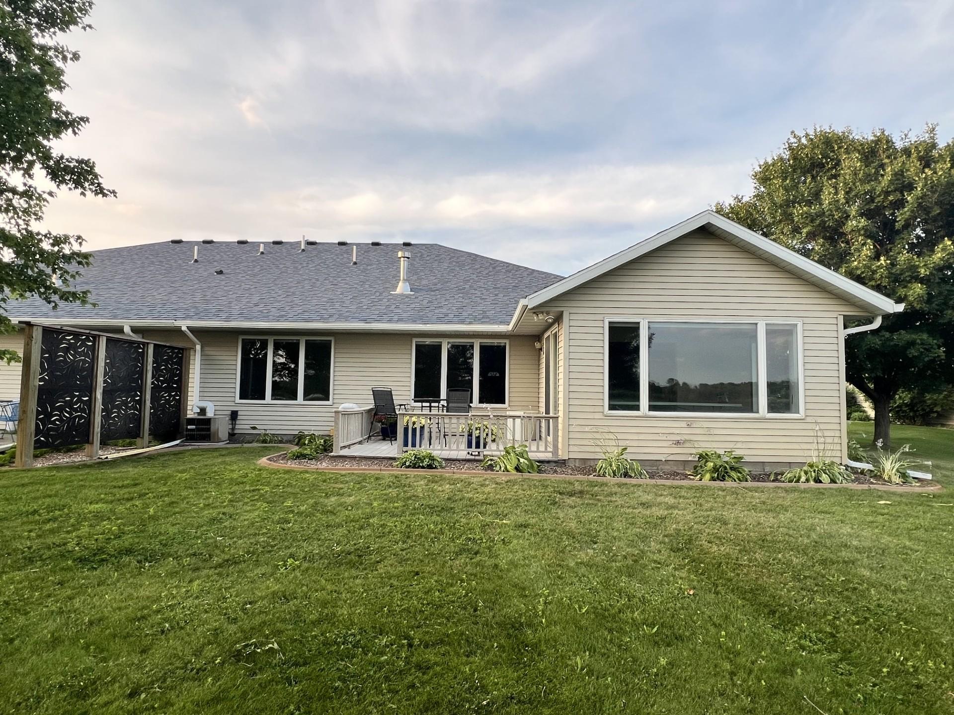 Exterior rear - lakeside