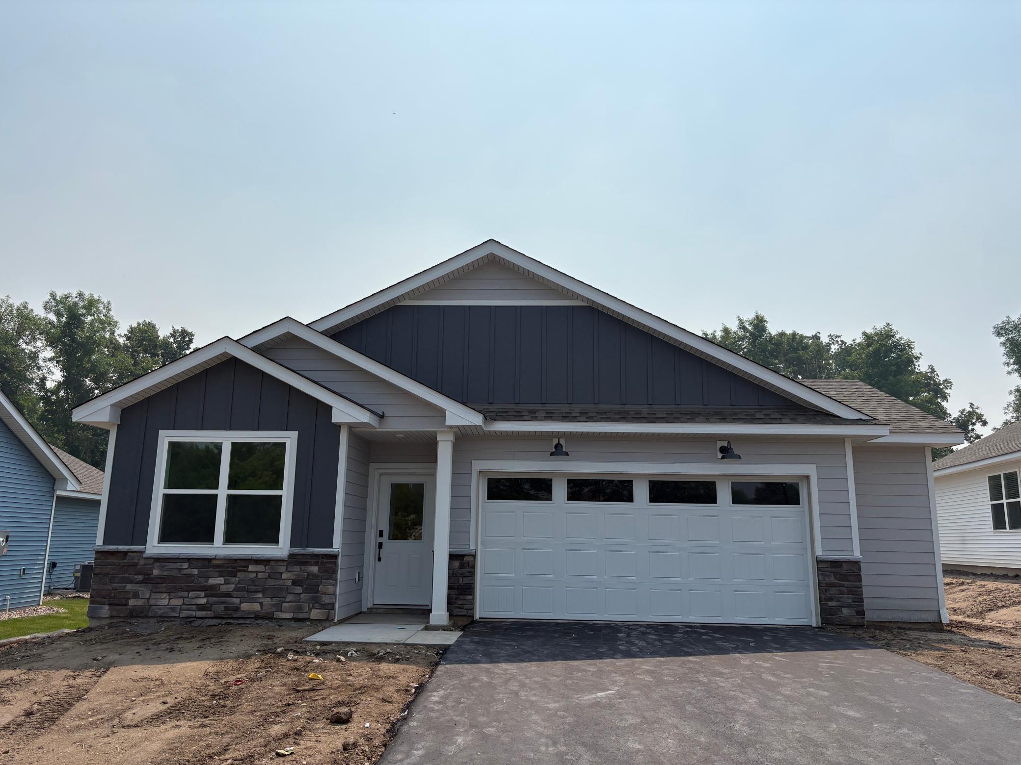 Welcome to 713 Vista Ct! (Photo is of the actual home.)