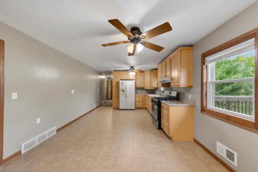 18 dining_kitchen.jpg