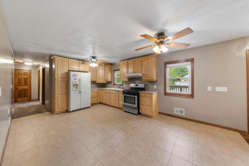 19 dining_kitchen.jpg