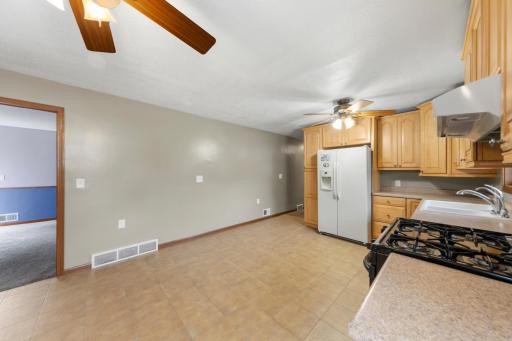17 kitchen_dining.jpg