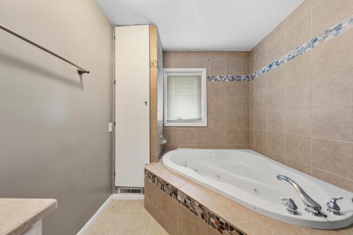 26 bathroom.jpg