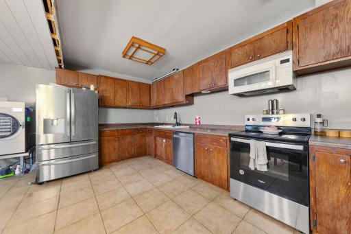 38 kitchen_lower.jpg