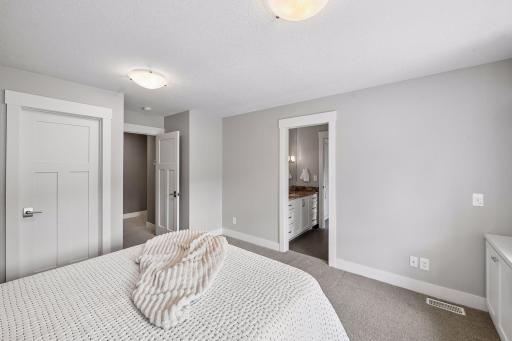 5290 Shenandoah Lane N, Plymouth, MN 55446