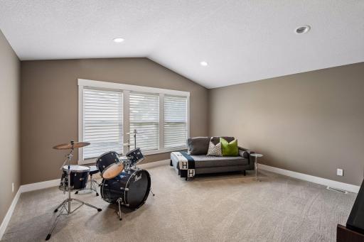 5290 Shenandoah Lane N, Plymouth, MN 55446