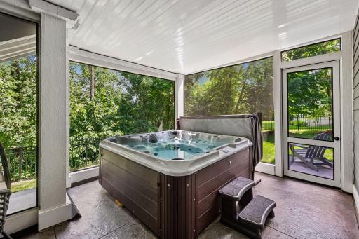 5290 Shenandoah Lane N, Plymouth, MN 55446