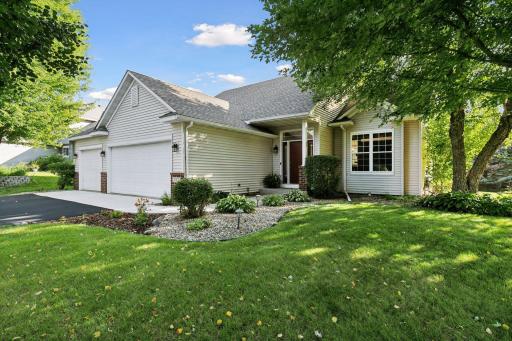 Thoughtful landscaping, meticulous care throughout!