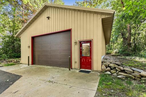 30' x 48' insulated expansive shop with an office that has heat/ac.