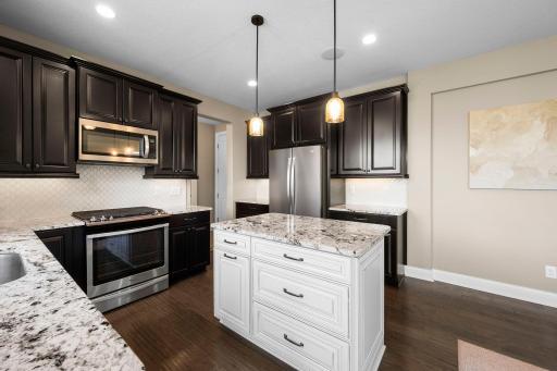 6872 Creekside Way, Excelsior, MN 55331