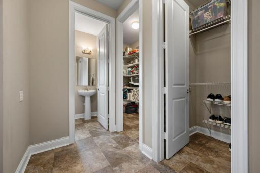 6872 Creekside Way, Excelsior, MN 55331