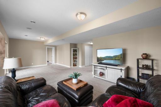6872 Creekside Way, Excelsior, MN 55331