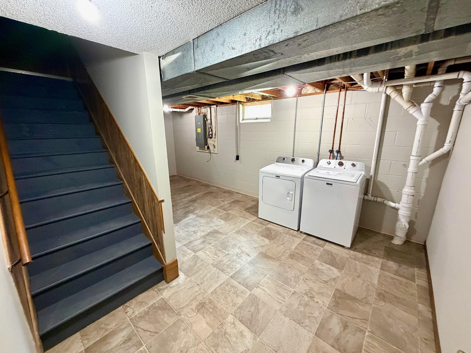 New Washer and Dryer will be conveyed at closing.jpg