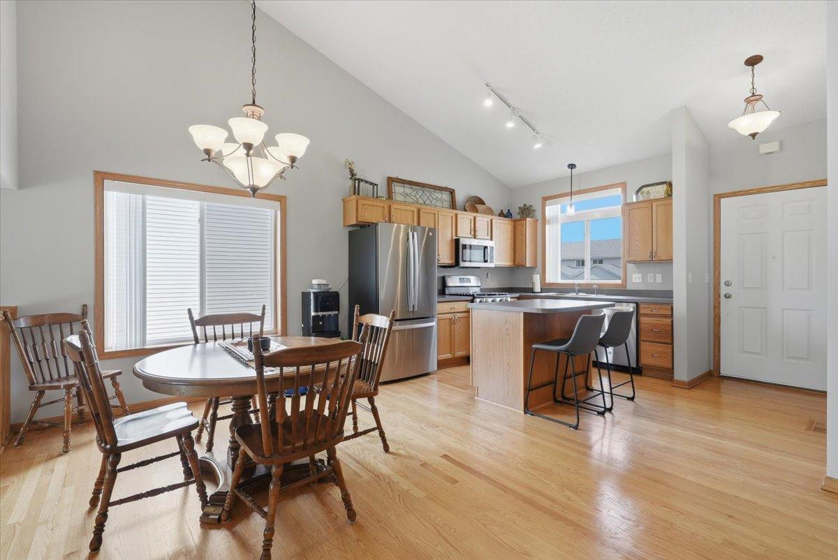06-Kitchen & Dining.jpg
