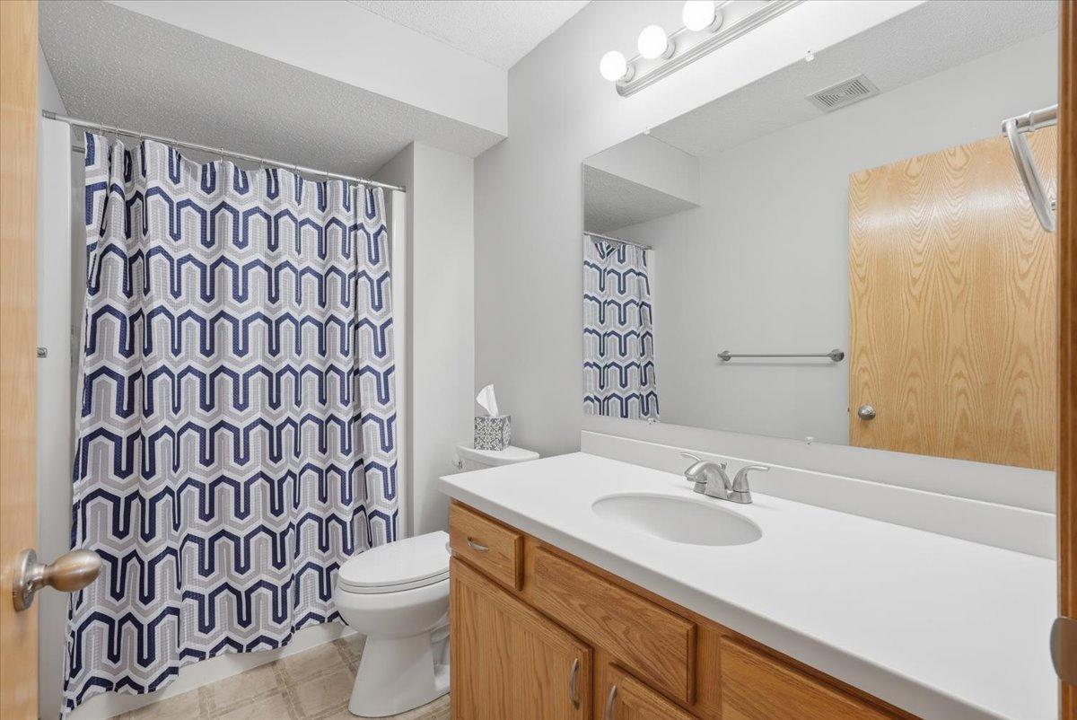 18-Bathroom 1.jpg
