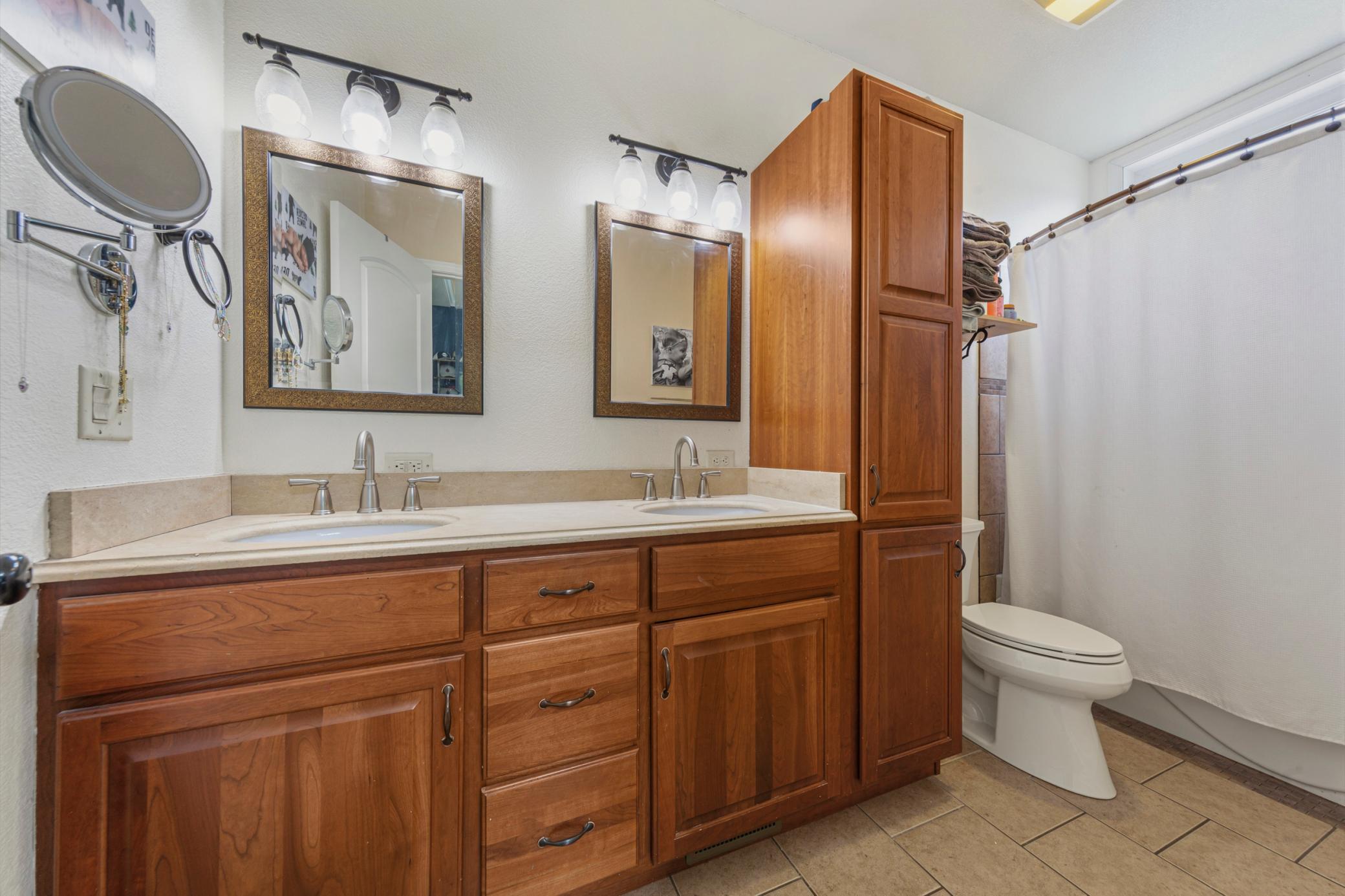 31_main_bathroom2392.jpg