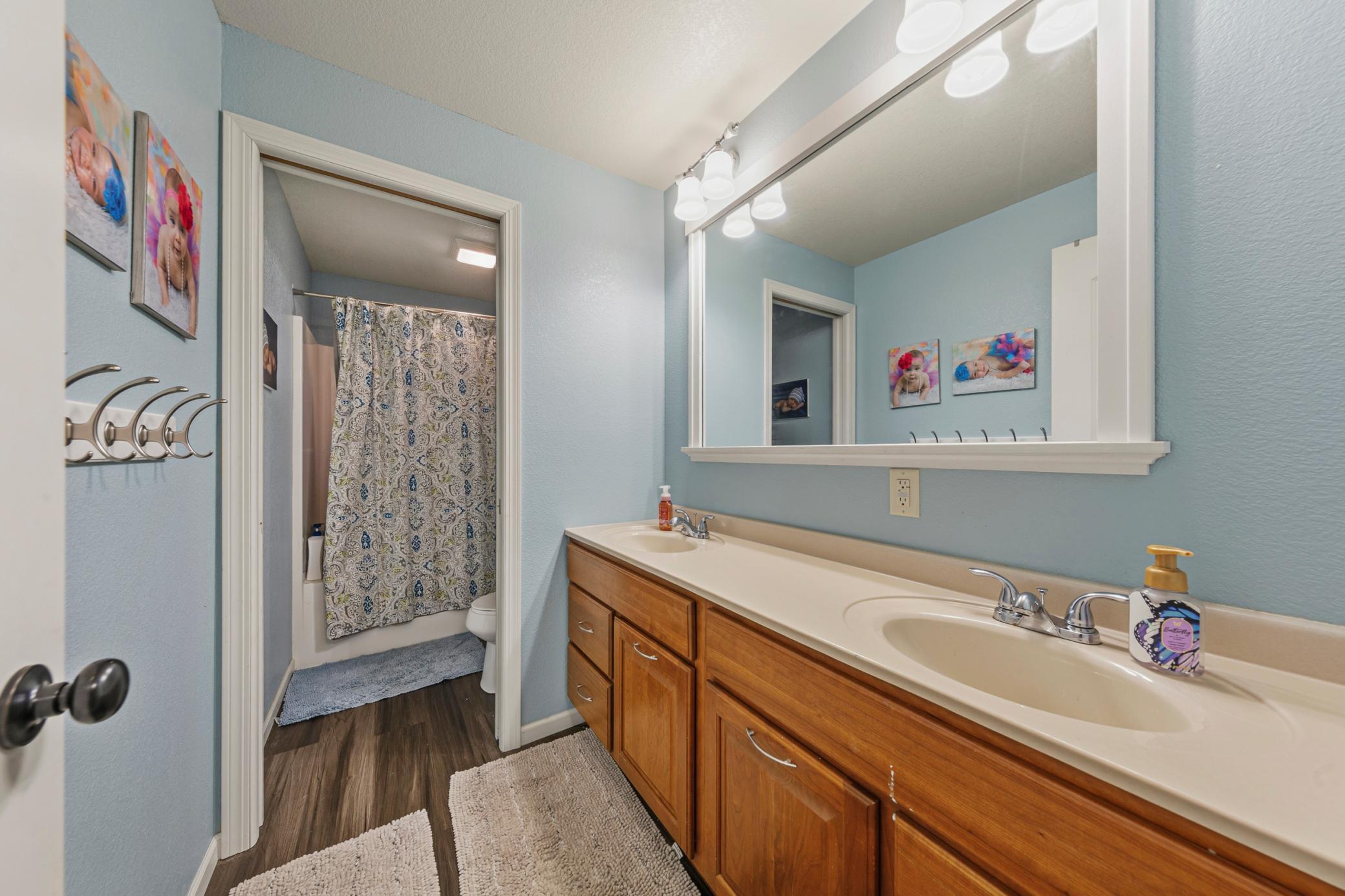 37_bathroom_lower0a02.jpg