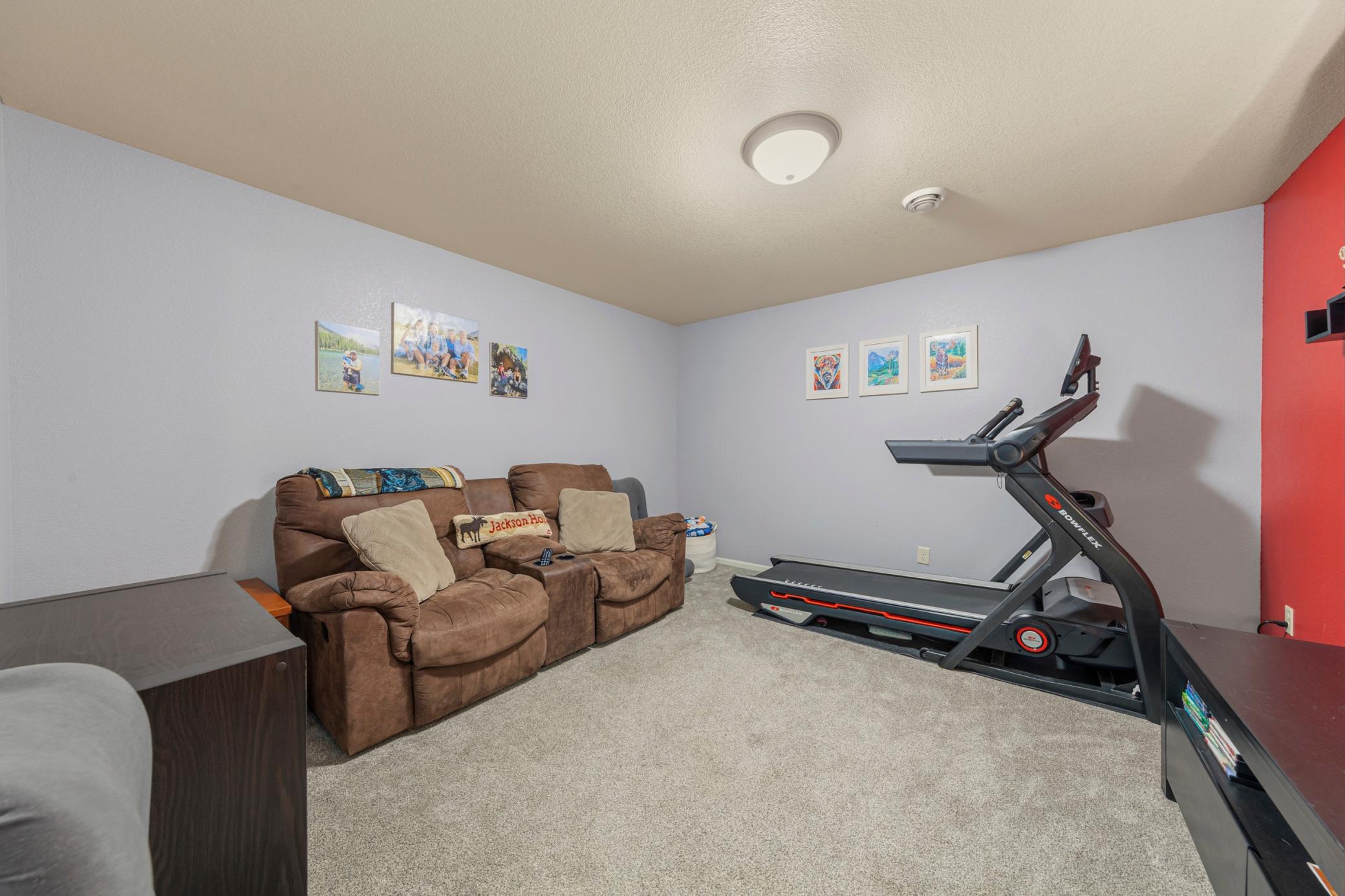 35_family_room_loweref8c.jpg