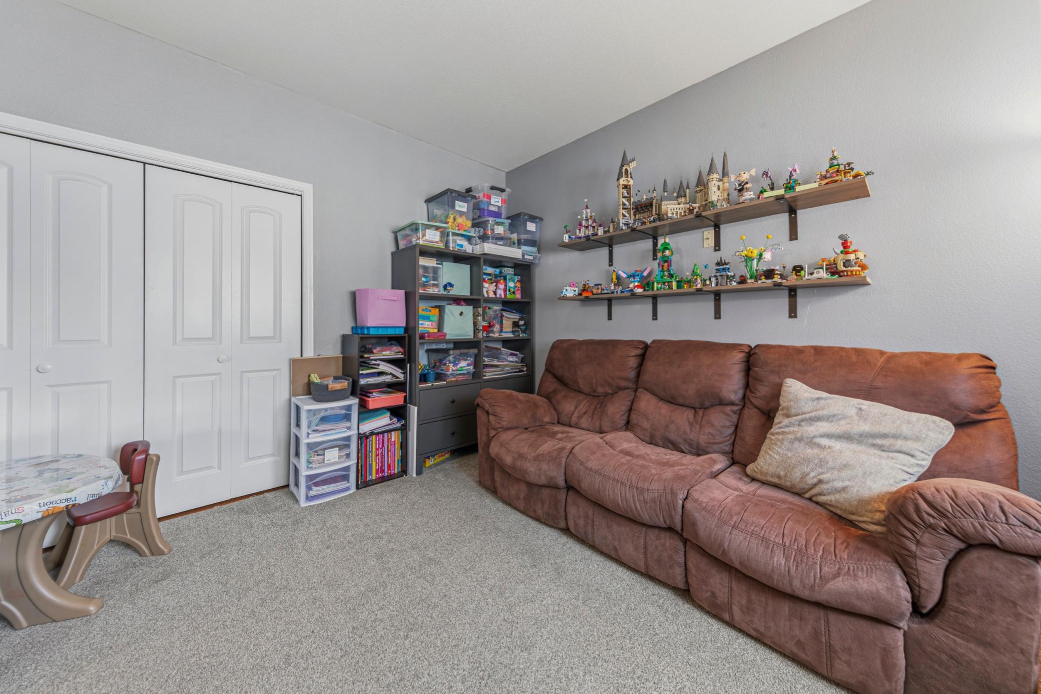 27_den_bedroom_115a9.jpg