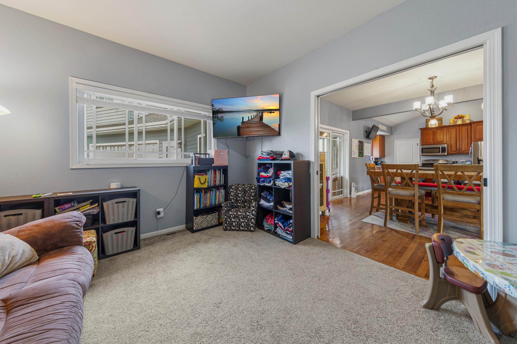 28_den_bedroom_14ea5.jpg