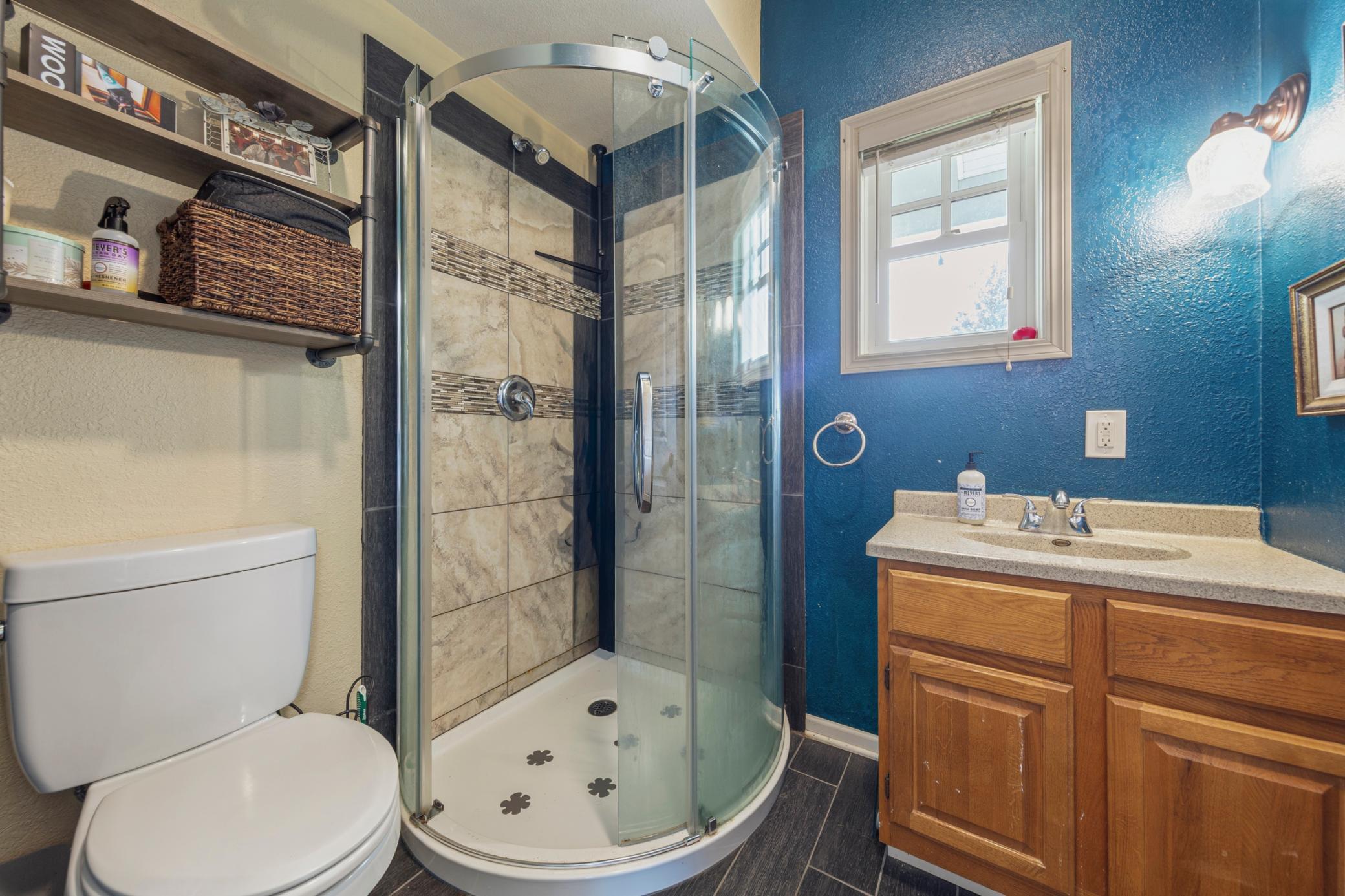16_bathroom1a30.jpg