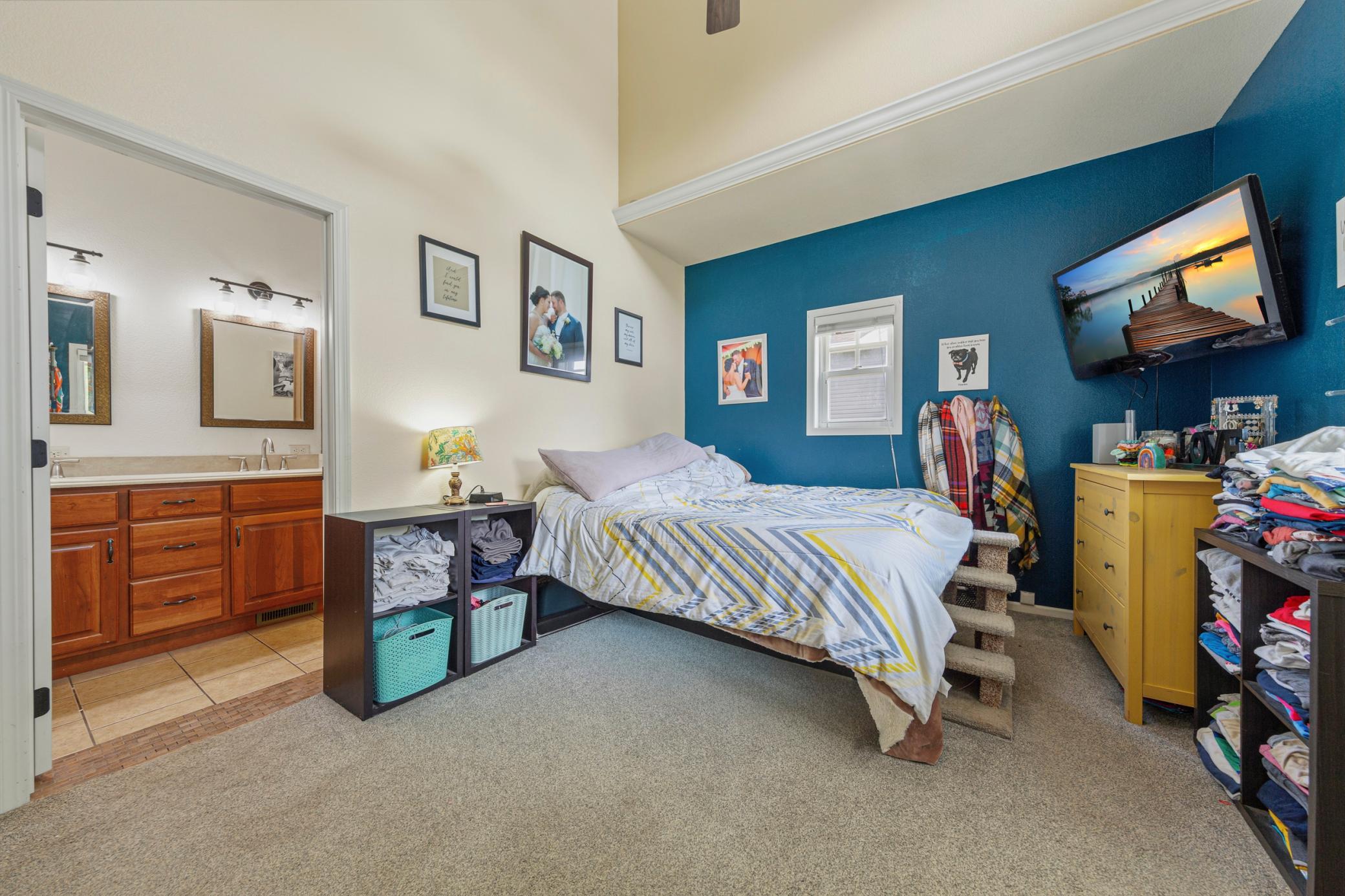 30_main_bedroom9fe8.jpg