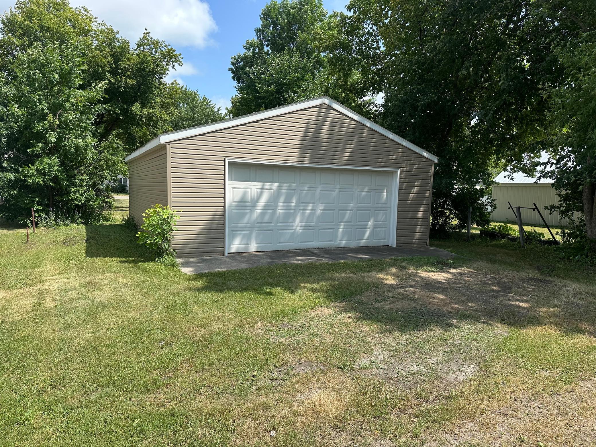 305 Arnold Avenue S, Thief River Falls, MN 56701