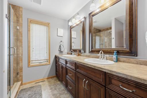 Primary En-suite Bathroom