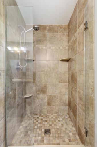 Primary En-suite Bathroom